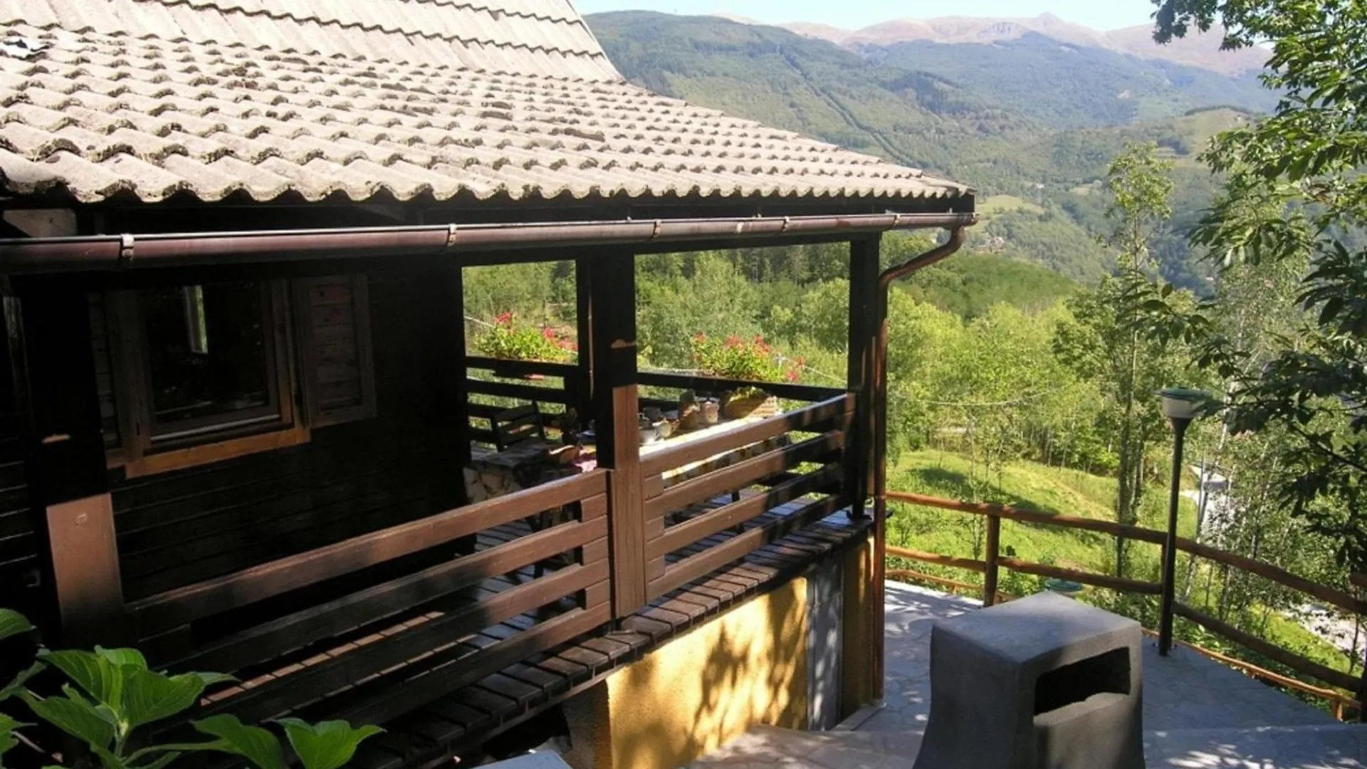Spacious Chalet In Cutigliano With Swimming Pool