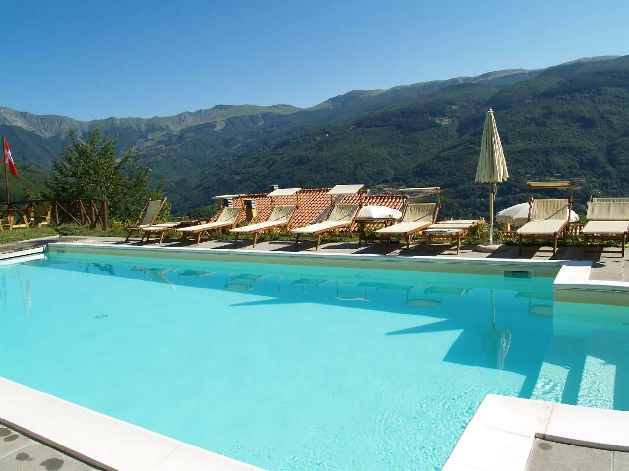 Spacious Chalet In Cutigliano With Swimming Pool Ιταλία