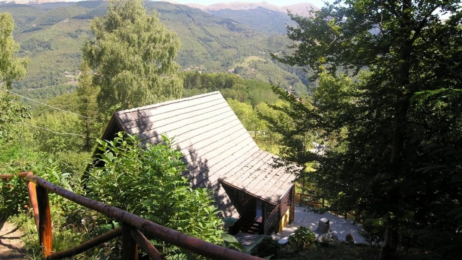 Spacious Chalet In Cutigliano With Swimming Pool