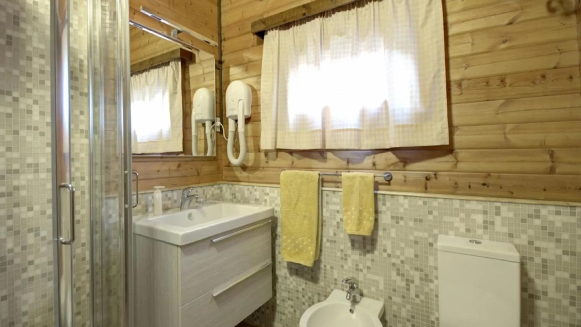 Spacious Chalet In Cutigliano With Swimming Pool